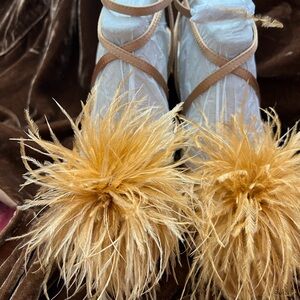 Sam Edelman Tan and Gold Feathered Heels